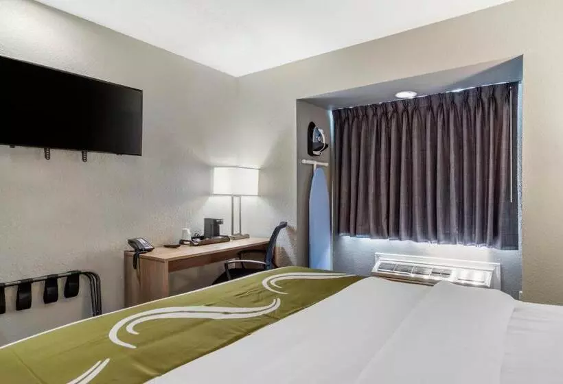 Hotelli Quality Inn Downtown  Near Market Square