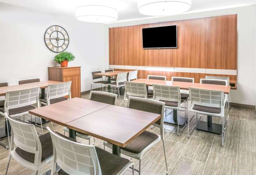 Microtel By Wyndham Victor