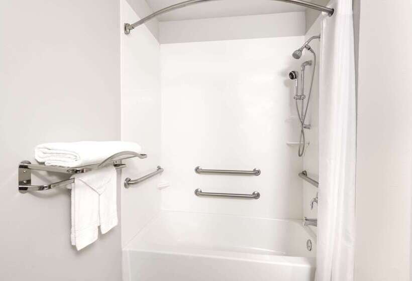 Microtel By Wyndham Victor