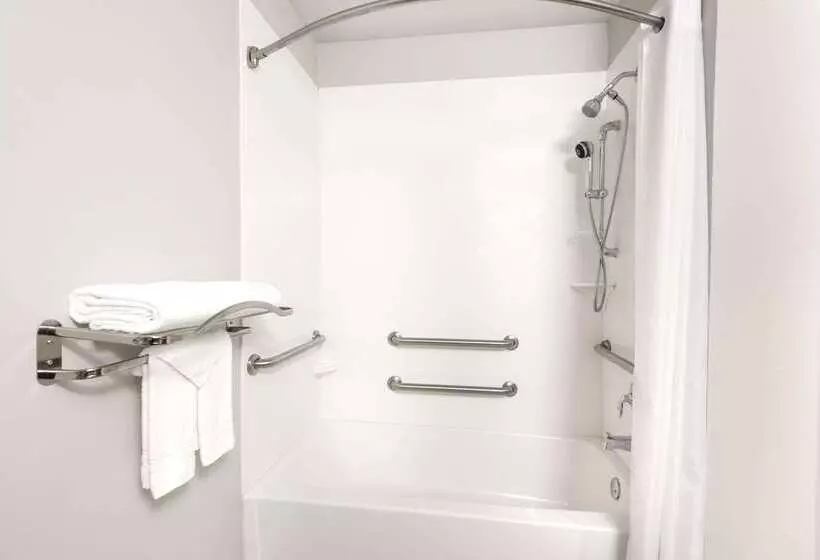 Microtel By Wyndham Victor