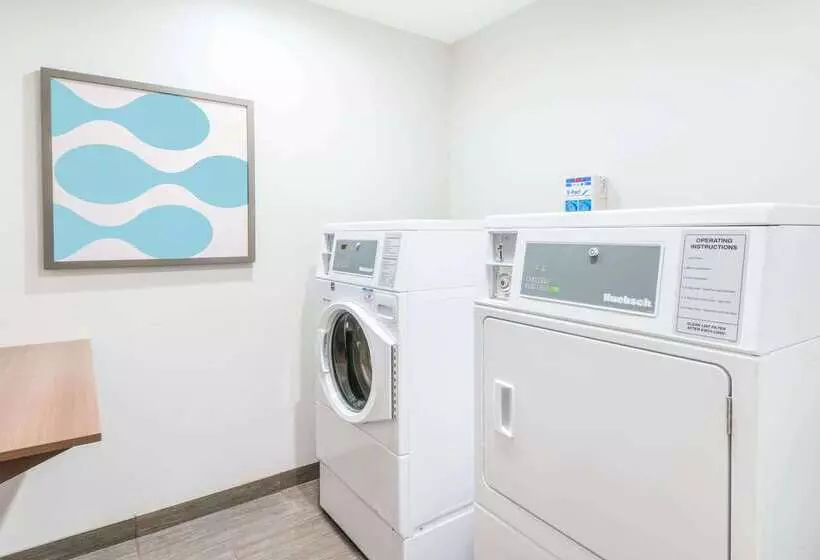 Microtel By Wyndham Victor