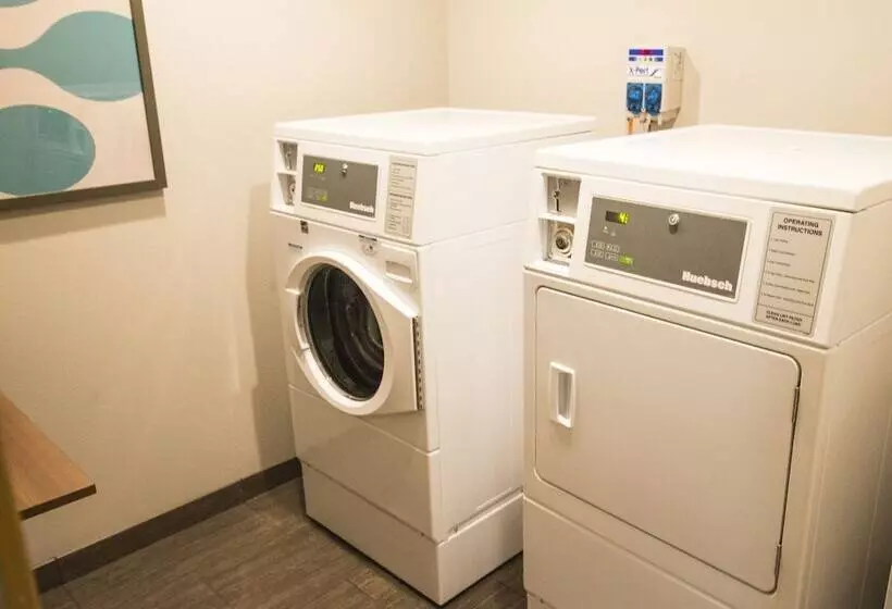 Microtel By Wyndham Victor