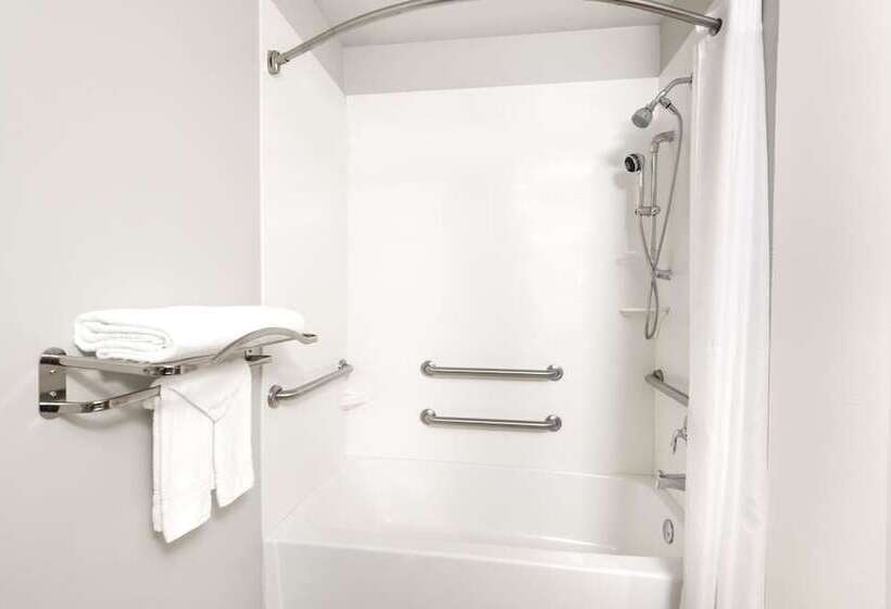 Microtel By Wyndham Victor