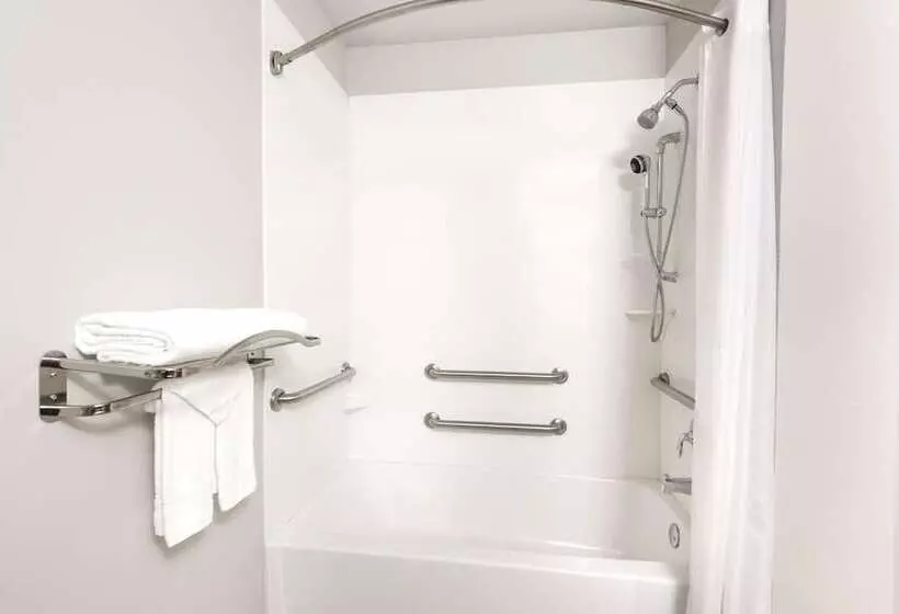 Microtel By Wyndham Victor