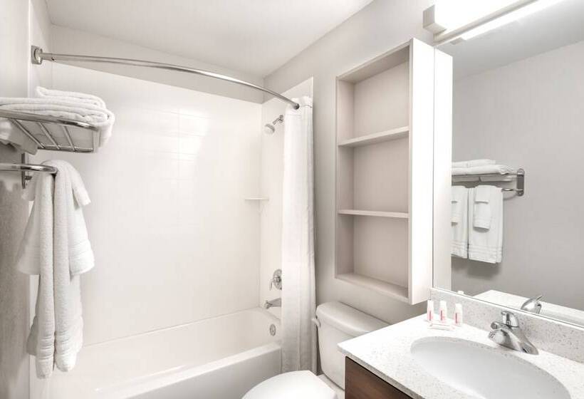 Microtel By Wyndham Victor