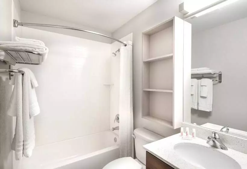 Microtel By Wyndham Victor