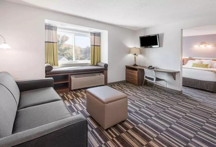 Microtel By Wyndham Victor