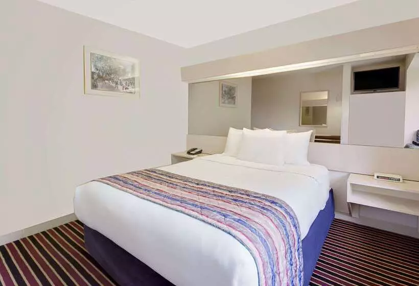 Microtel Inn & Suites By Wyndham Madison East