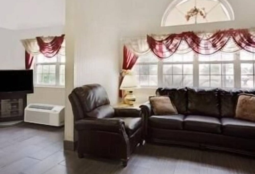 Microtel Inn & Suites By Wyndham Madison East