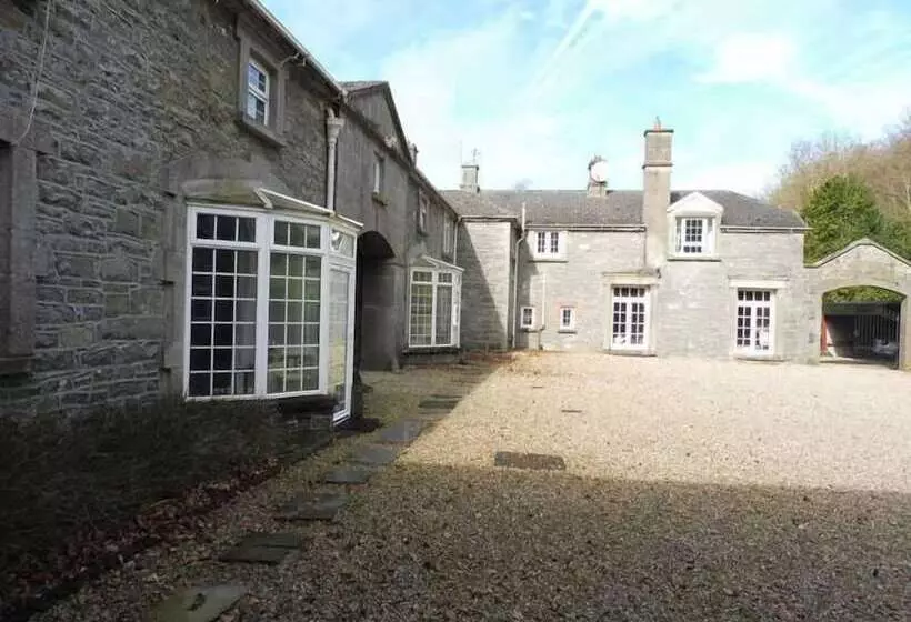 Hotelli Ross House Equestrian Holidays