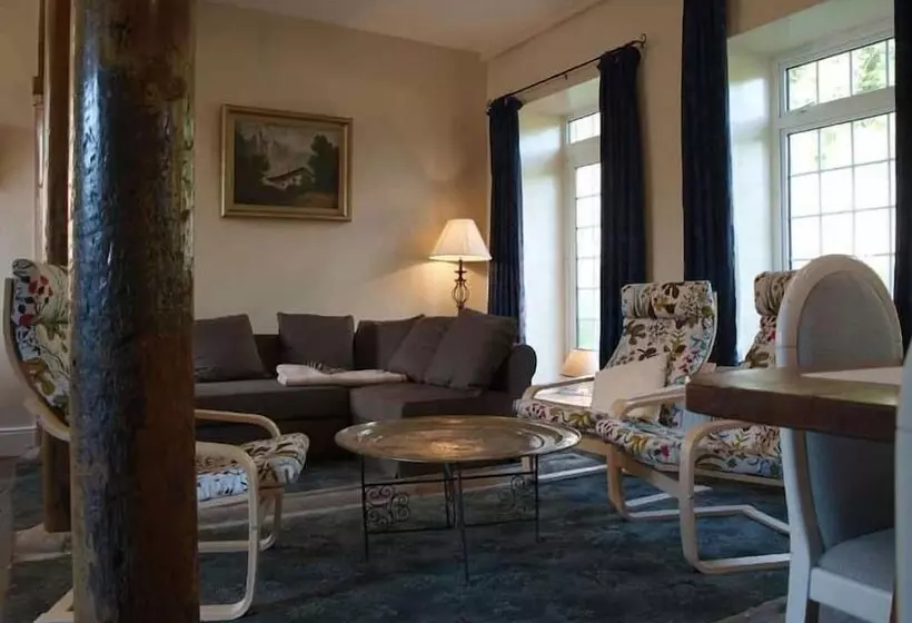 Hotelli Ross House Equestrian Holidays