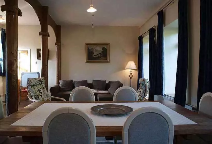 Hotelli Ross House Equestrian Holidays