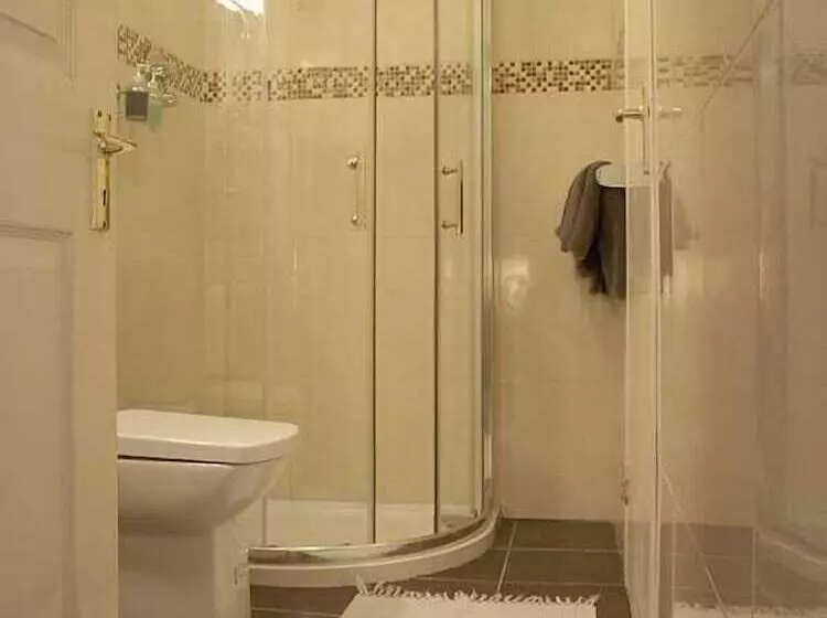 Hotelli Ross House Equestrian Holidays