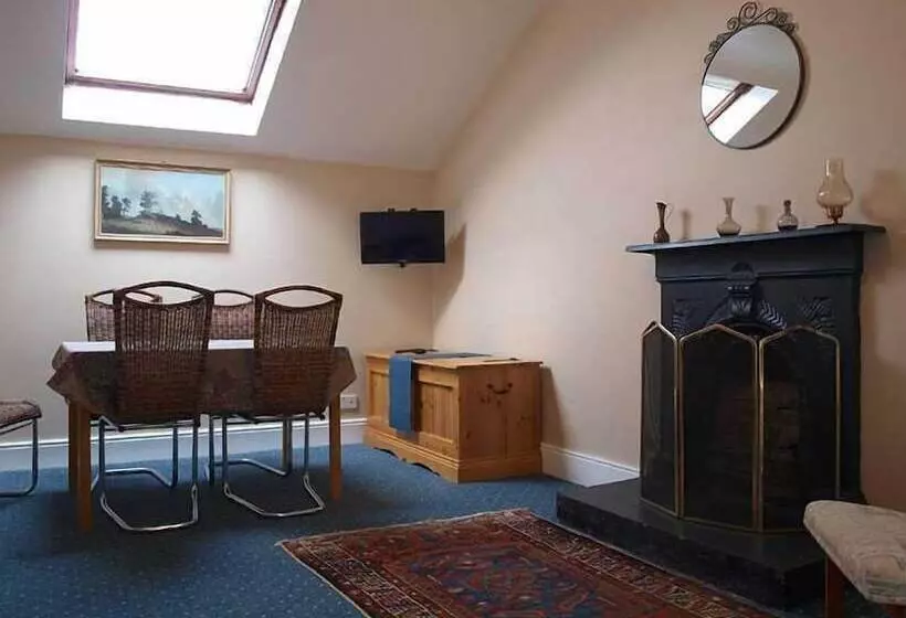 Hotelli Ross House Equestrian Holidays