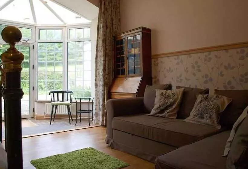 Hotelli Ross House Equestrian Holidays