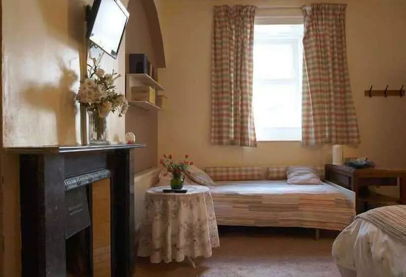 Hotelli Ross House Equestrian Holidays