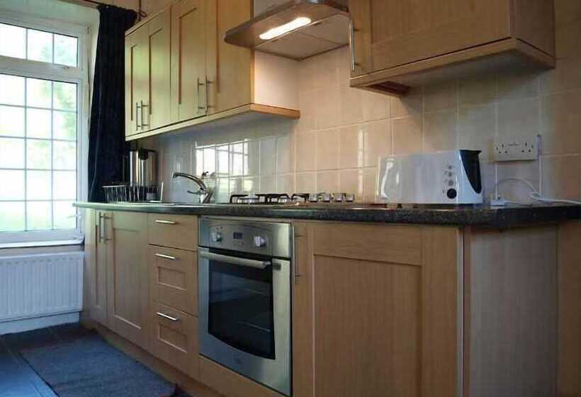 בית מלון כפרי Ross House Equestrian Holidays