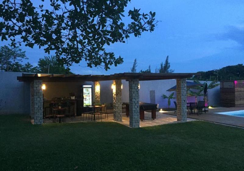 Отель Casa Larrosa Itaúna Adults Only