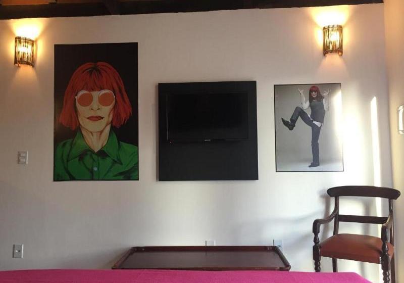 Отель Casa Larrosa Itaúna Adults Only