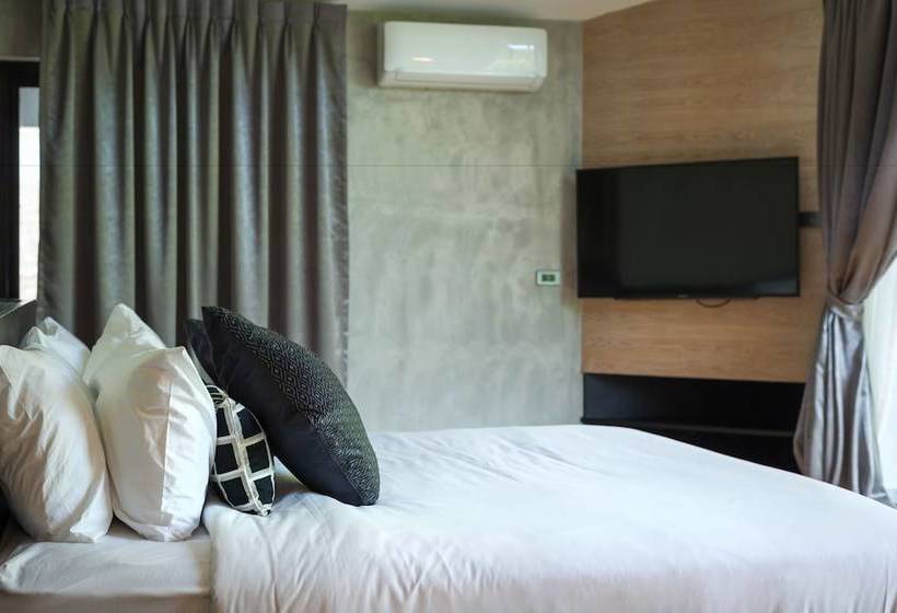 Luxury 3 Bedroom Pool Villa Angle