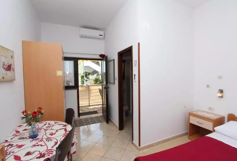 ペンション Guests House Lea