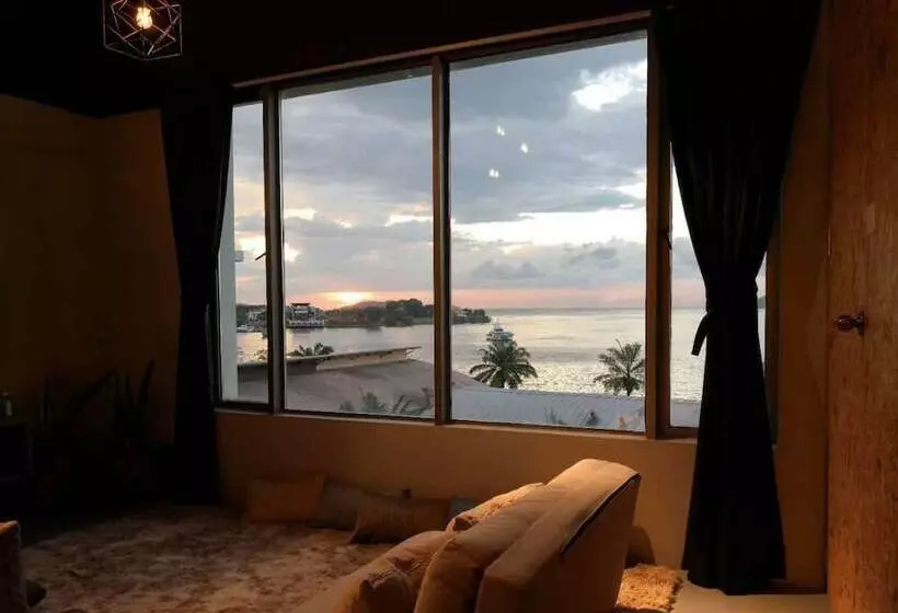 ホテル Homy Seafront Hostel