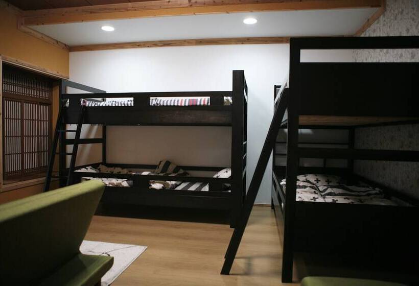 Maru House   Hostel