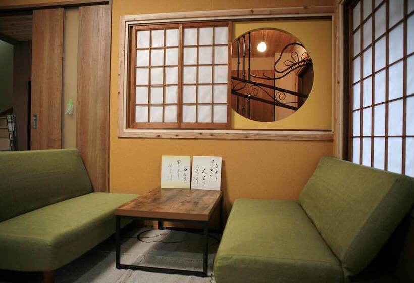 Maru House Hostel