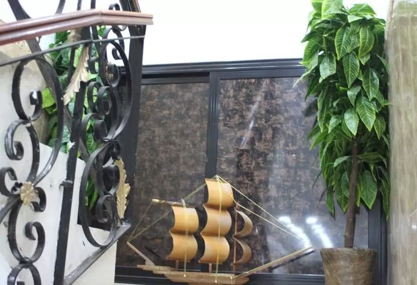 هتل Hostel Le Coin D Or