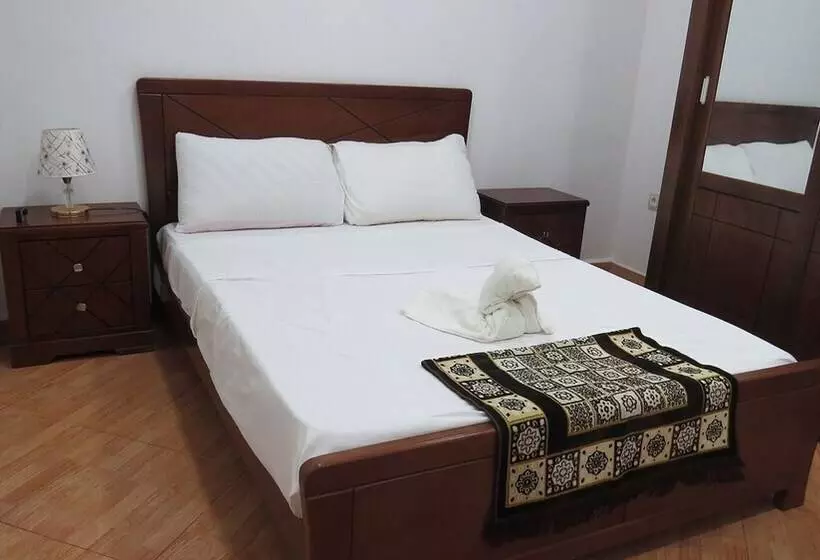 هتل Hostel Le Coin D Or