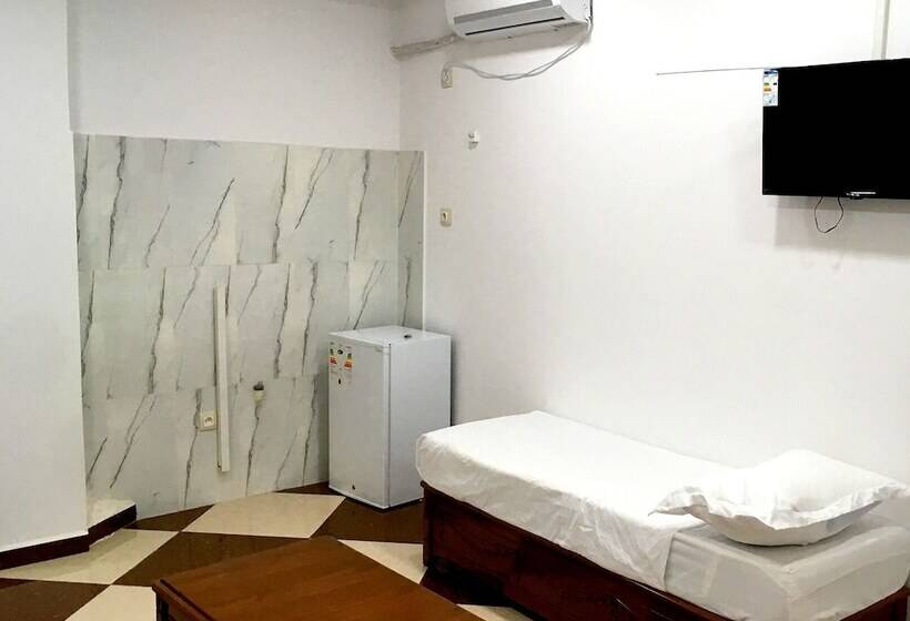 هتل Hostel Le Coin D Or