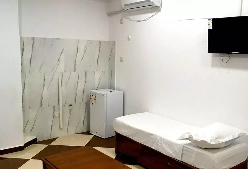 هتل Hostel Le Coin D Or