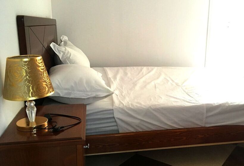 هتل Hostel Le Coin D Or