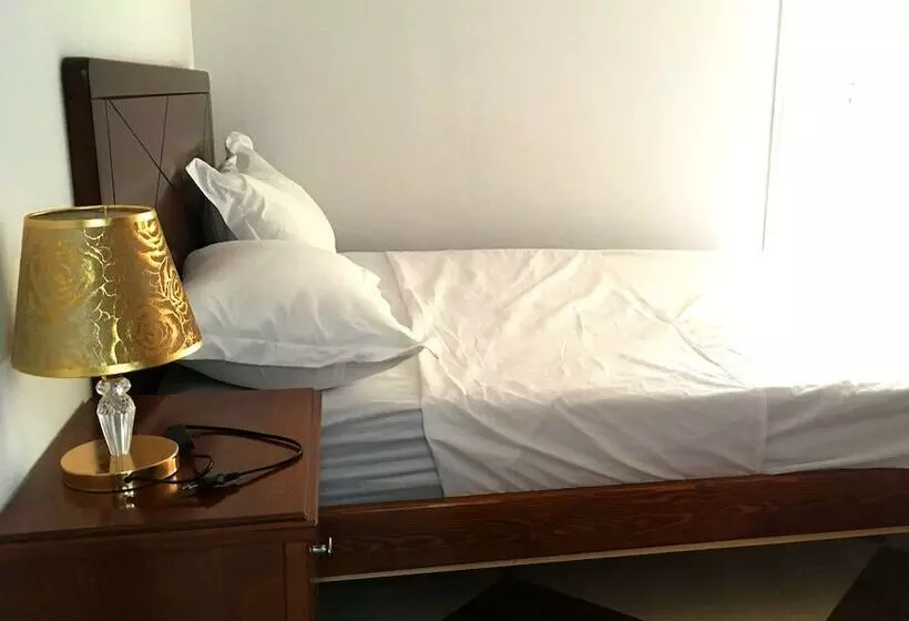 هتل Hostel Le Coin D Or