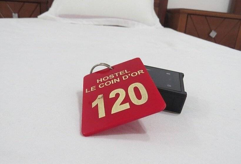هتل Hostel Le Coin D Or