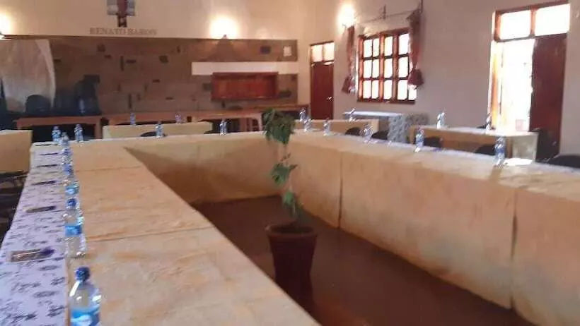 پانسیون Finch & Sons