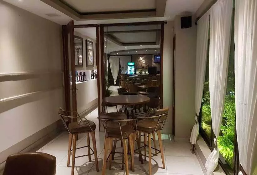 پانسیون Finch & Sons