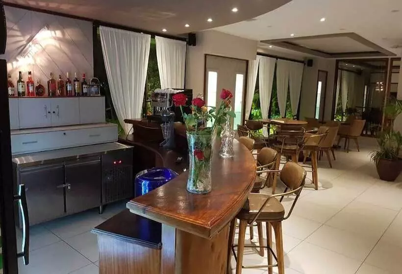 پانسیون Finch & Sons