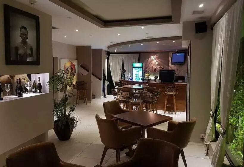 پانسیون Finch & Sons