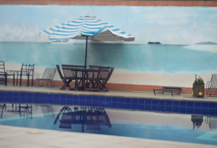 پانسیون Finch & Sons