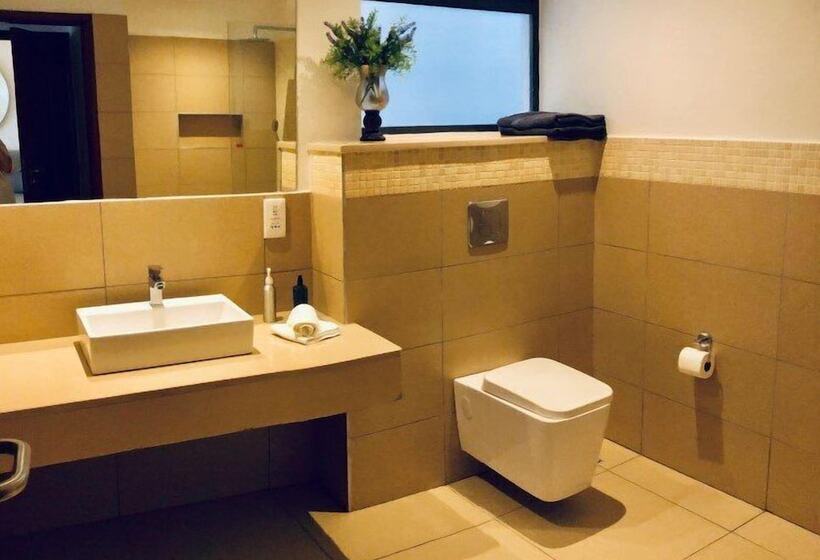 پانسیون Finch & Sons