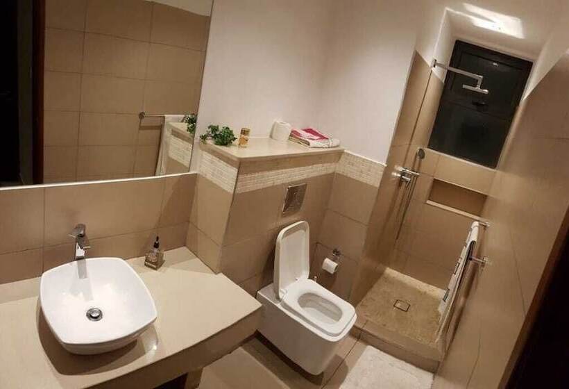 پانسیون Finch & Sons