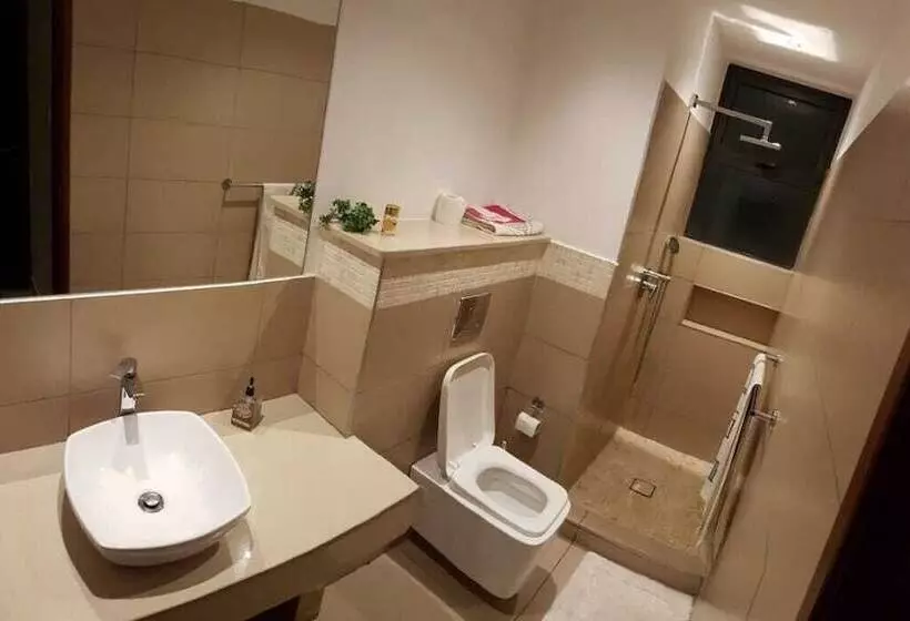 پانسیون Finch & Sons