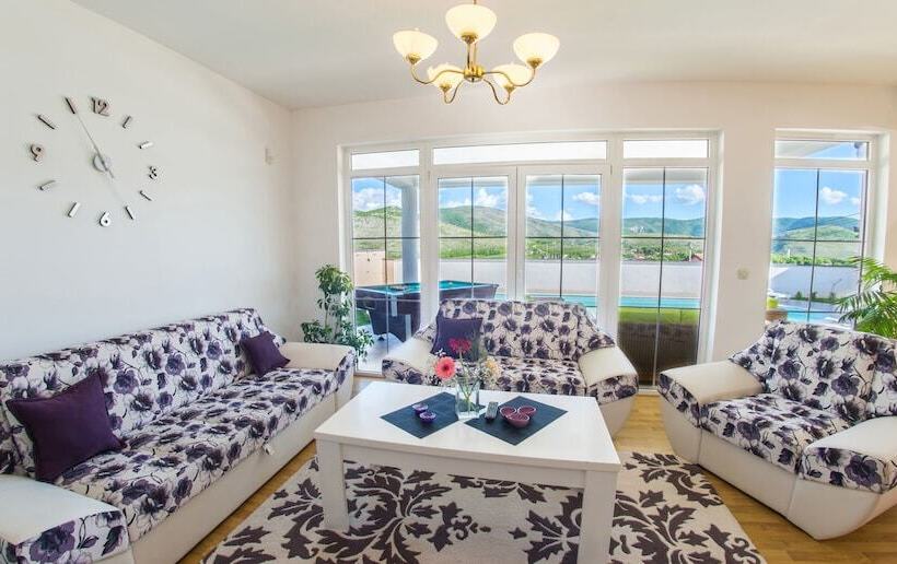 Luxury Villa Horizon