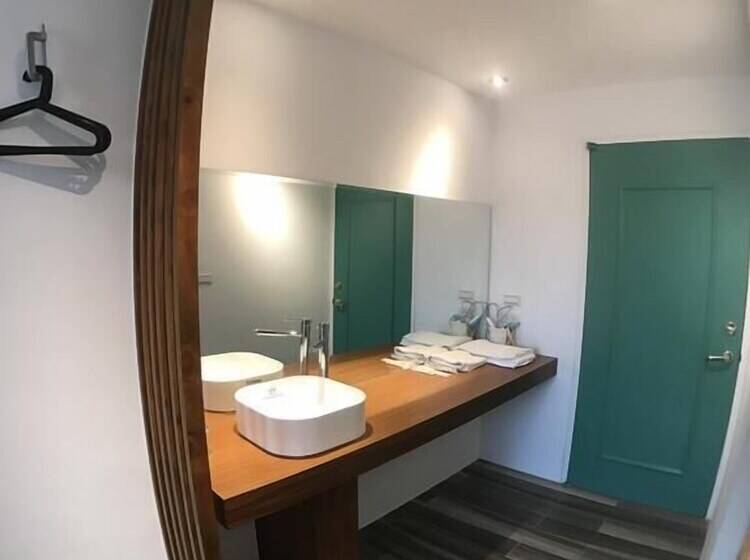 پانسیون Rainbow House