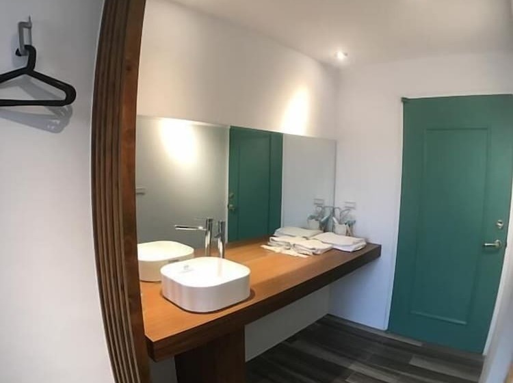 پانسیون Rainbow House