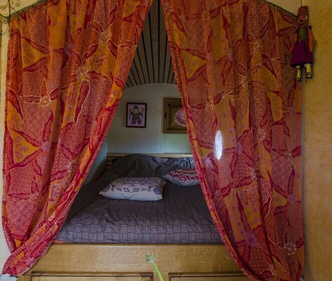 Bed and Breakfast L Ecrin Du Segala La Roulotte