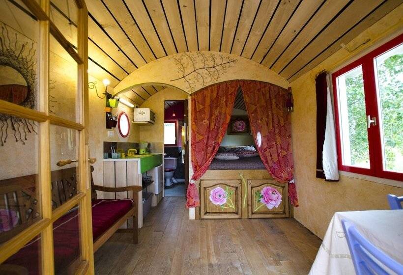 Bed and Breakfast L Ecrin Du Segala La Roulotte