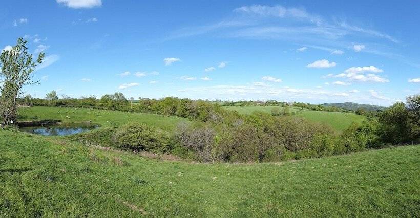 Bed and Breakfast L Ecrin Du Segala La Roulotte