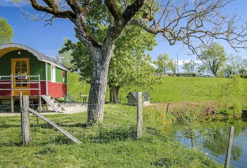 Bed and Breakfast L Ecrin Du Segala La Roulotte